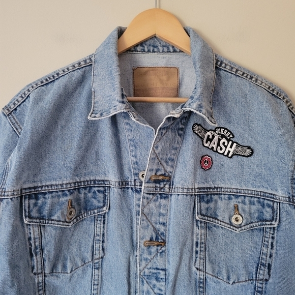 Vintage 90s Light Wash Denim Trucker Jacket with Johnny Cash Patches Size L - Picture 3 of 9